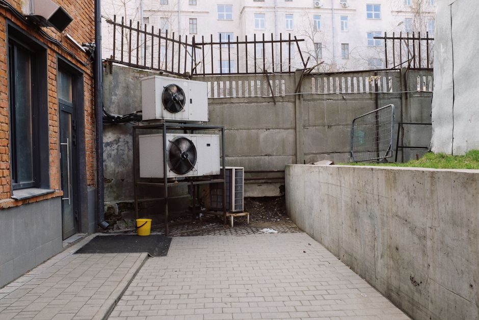 Commercial rooftop heating and cooling unit serviced by Barengo's